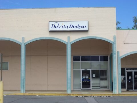 DaVita dialysis clinic building in Tifton, Georgia, via Wikimedia Commons